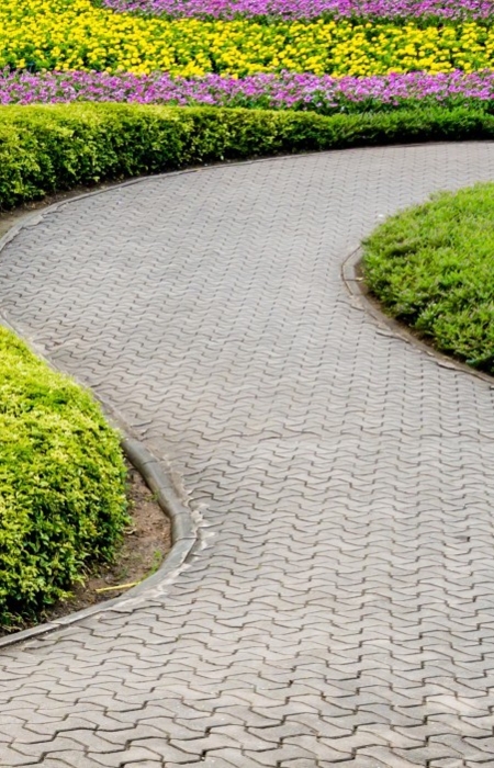 A votre service pour travaux paysagers, terrassement et clôture